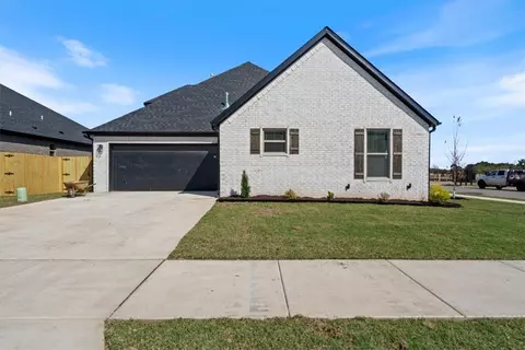 6900 SW Basswood St, Bentonville, AR 72713