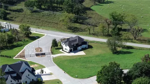 3 Castle Oaks Ct, Rogers, AR 72758