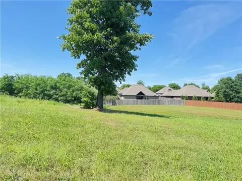 6300 SW Fair View Blvd, Bentonville, AR 72713