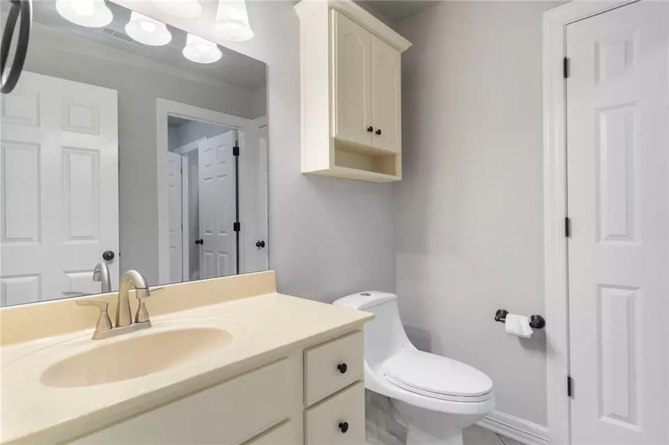 Bath - 3605 W Legacy Ln, Rogers, AR 72758 photo 4 of 5
