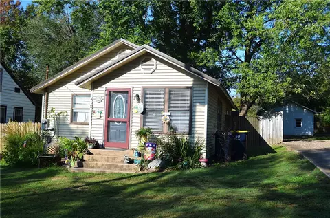 418 N 2nd St, Harrison, AR 72601