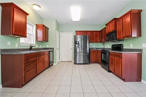 Kitchen - 1195 Apache Trl, Springdale, AR 72764 photo 3 of 5