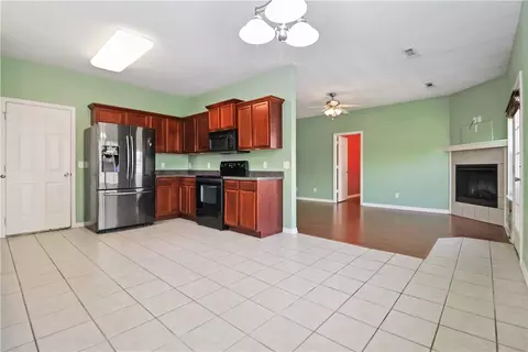 Kitchen - 1195 Apache Trl, Springdale, AR 72764 photo 1 of 5