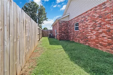 Exterior - 1195 Apache Trl, Springdale, AR 72764 photo 10 of 12