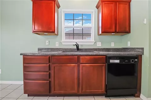 Kitchen - 1195 Apache Trl, Springdale, AR 72764 photo 4 of 5