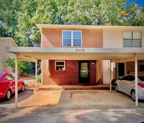 2025 N East Oaks Dr, Fayetteville, AR 72703