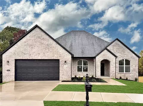 2931 N Grey Squirrel Dr, Fayetteville, AR 72704