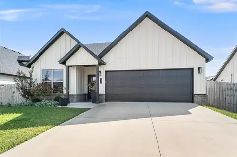 Exterior - 931 Moosehead St, Bentonville, AR 72713 photo 4 of 4