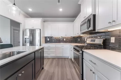 Kitchen - 931 Moosehead St, Bentonville, AR 72713 photo 3 of 5