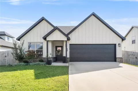 Exterior - 931 Moosehead St, Bentonville, AR 72713 photo 2 of 4