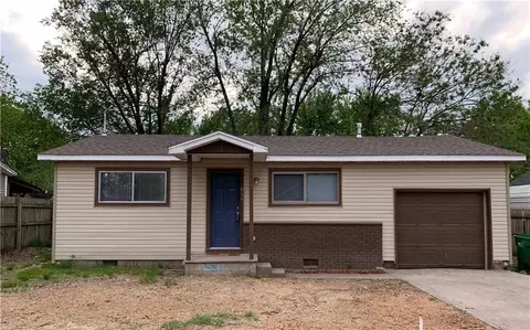 614 Cleveland St, Springdale, AR 72764