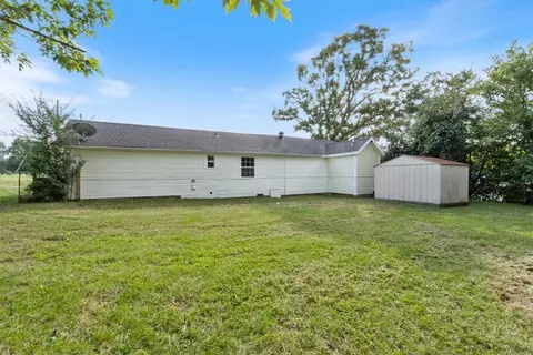 Exterior - 202 Buttry Rd, Rogers, AR 72756 photo 2 of 3