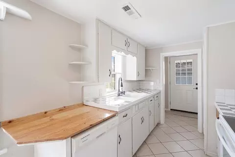 Kitchen - 202 Buttry Rd, Rogers, AR 72756 photo 1 of 3