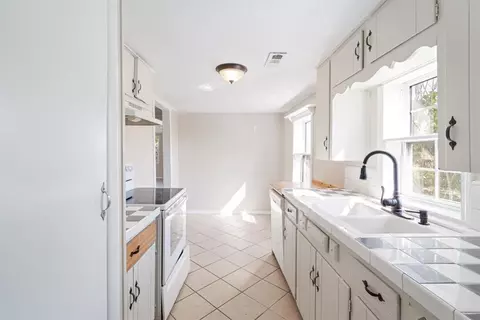 Kitchen - 202 Buttry Rd, Rogers, AR 72756 photo 2 of 3