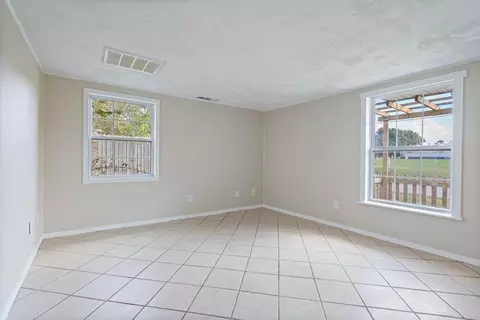 Living - 202 Buttry Rd, Rogers, AR 72756 photo 2 of 2