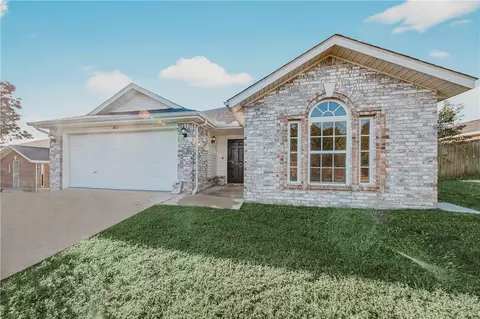 1071 Bliss St, Centerton, AR 72719