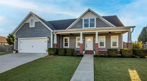 1213 Chancery Ln, Cave Springs, AR 72718