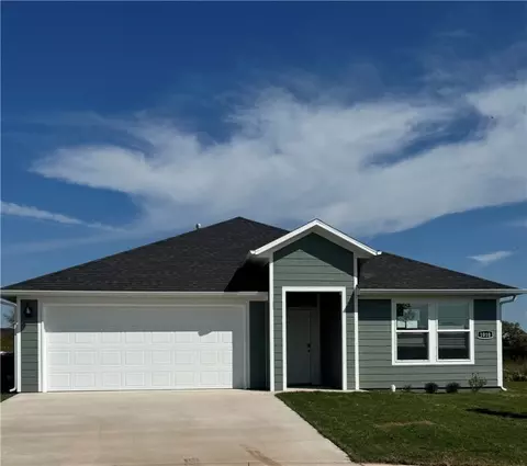 1010 Hudson St, Prairie Grove, AR 72753