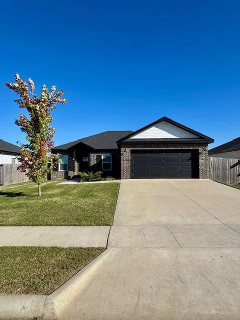 330 Grove Ln, Centerton, AR 72719