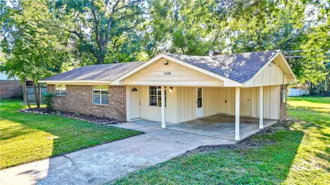 1108 SE St, Bentonville, AR 72712