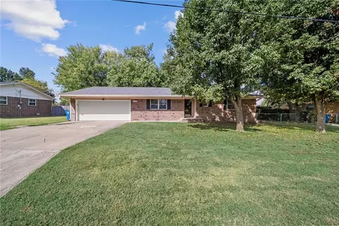 2401 SE 16th St, Bentonville, AR 72712