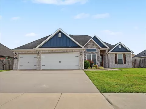 901 Carlock Dr, Pea Ridge, AR 72751
