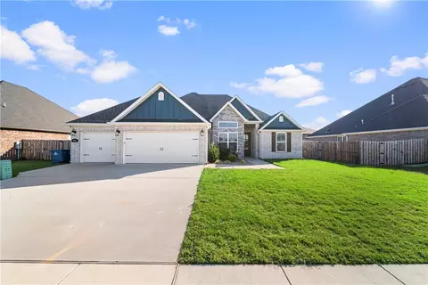 901 Carlock Dr, Pea Ridge, AR 72751