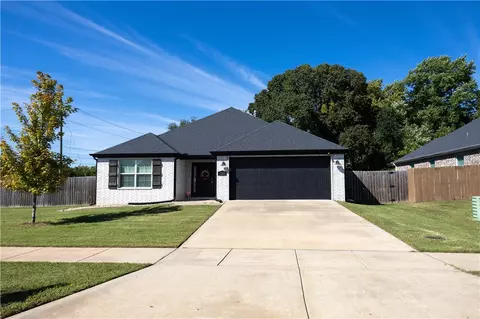 1121 N Pershing St, Fayetteville, AR 72704