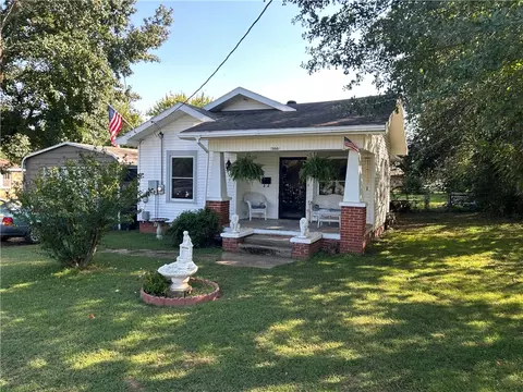 300 E Thompson St, Clarksville, AR 72830