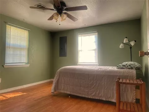 Bedroom - 421 Owen Wait Rd, Dover, AR 72837 photo 2 of 3