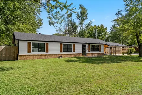 1203 SE Benton St, Bentonville, AR 72712