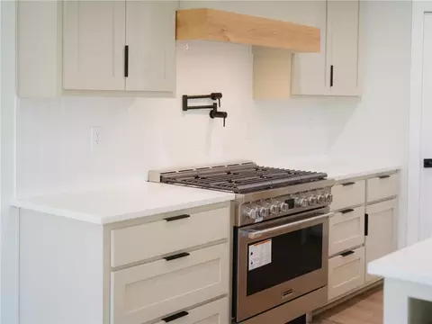 Kitchen - 13040 Seba Rd, Centerton, AR 72719 photo 5 of 7
