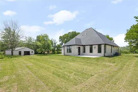 Exterior - 13040 Seba Rd, Centerton, AR 72719 photo 3 of 10