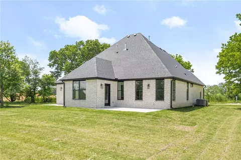 Exterior - 13040 Seba Rd, Centerton, AR 72719 photo 4 of 10