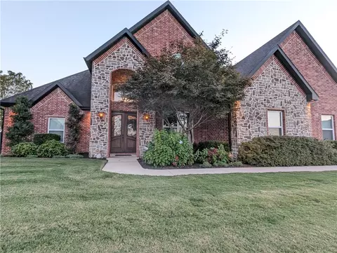 713 Gleneagle Cir, Cave Springs, AR 72718