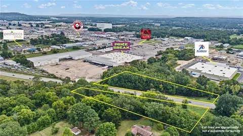 E Parkway Avenue, Russellville, AR 72801