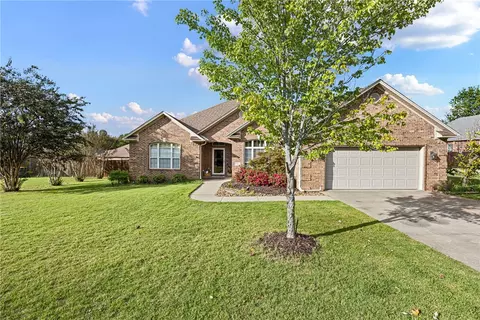 68 Larkspur Ct, Russellville, AR 72802