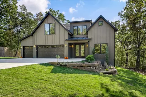 27 Hermitage Ln, Bella Vista, AR 72715