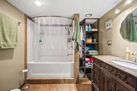 Bath - 18502 Coppermine Rd, Rogers, AR 72756 photo 3 of 3