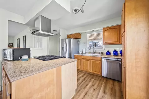 Kitchen - 18502 Coppermine Rd, Rogers, AR 72756 photo 2 of 2