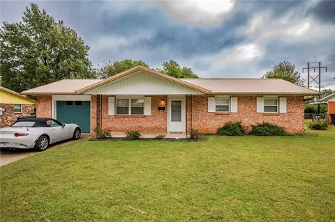 811 Hinshaw Dr, Springdale, AR 72762