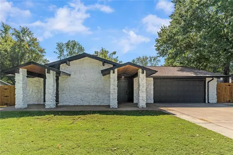 2732 Highland Cir, Rogers, AR 72756