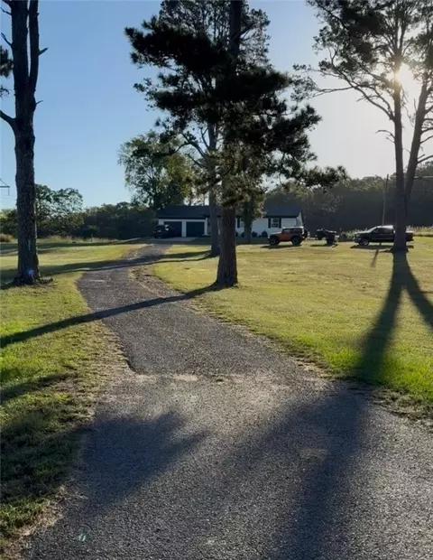 8266 Sr 105, Russellville, AR 72802