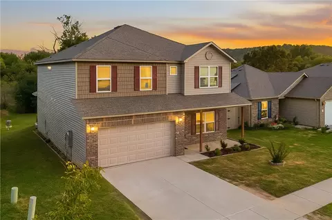 973 E Sparrow Cir, Fayetteville, AR 72701