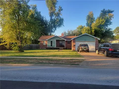 1005 NE 2nd St, Bentonville, AR 72712