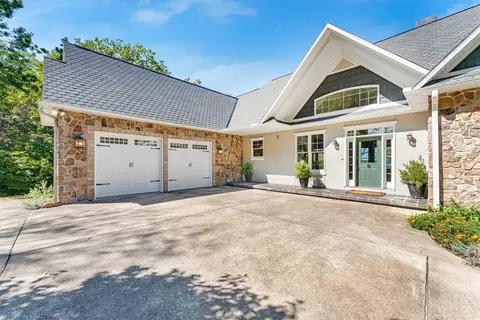 1007 S Bayshore Dr, Eureka Springs, AR 72631