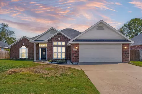 1211 N Oriole Ave, Rogers, AR 72756