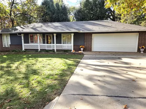4 Prestwick Ln, Bella Vista, AR 72715