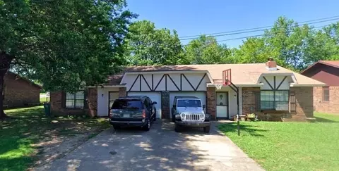 2309 W 2311 W Pecan St, Rogers, AR 72758