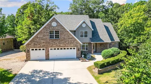 2 Morganshire Dr, Bella Vista, AR 72714